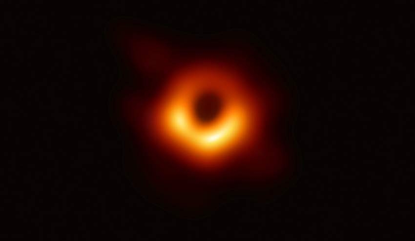 إماطة اللثام عن أول صورة لثقب أسود