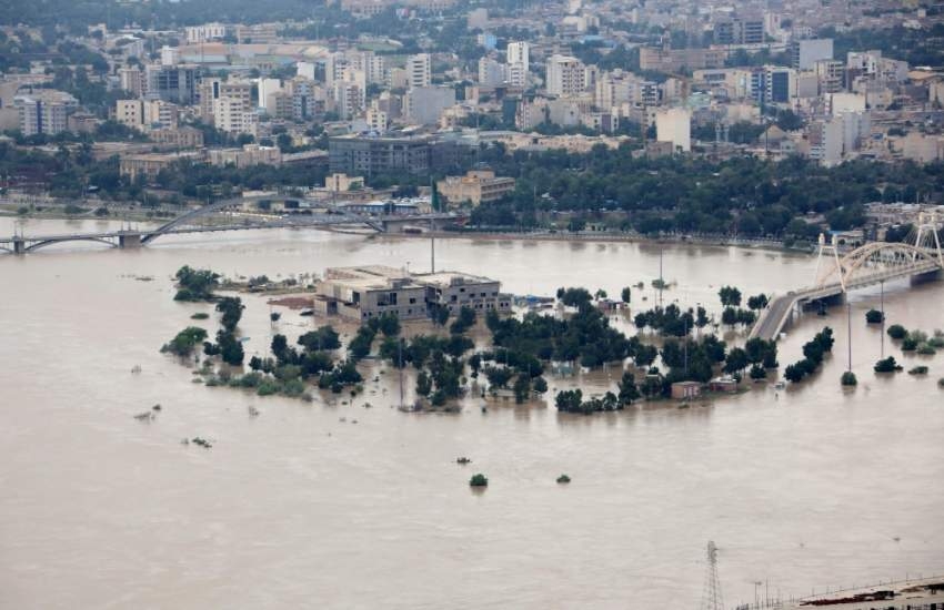 إجلاء 60 ألف شخص في إيران بسبب الفيضانات