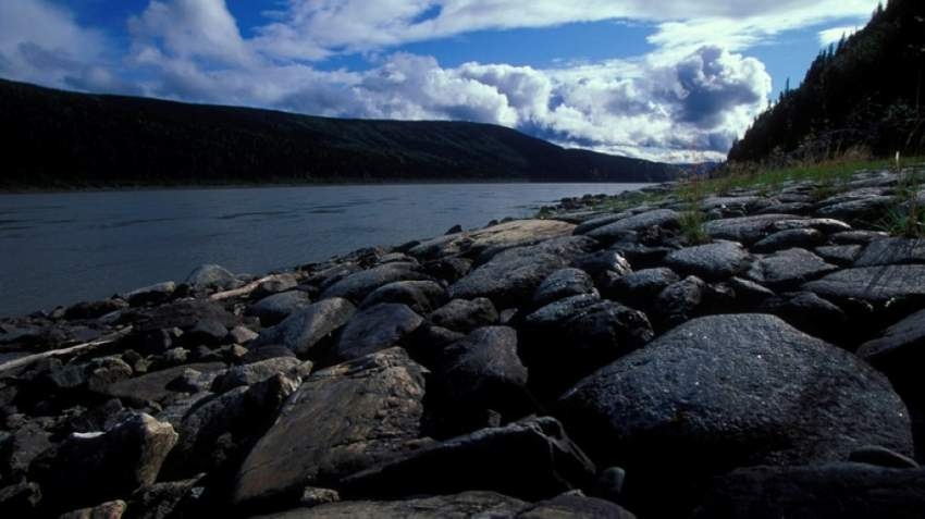 ذوبان مبكر لنهرين في ألاسكا