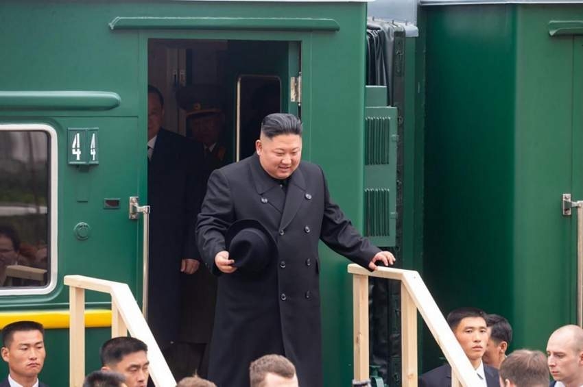 وصول زعيم كوريا الشمالية إلى روسيا لعقد قمة مع بوتين