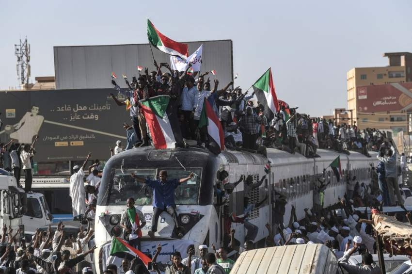 «مسيرة مليونية» اليوم للمطالبة بحكم مدني.. «العسكري السوداني»: أبوابنا مفتوحة