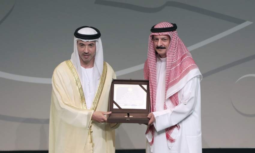 هزاع بن زايد يكرّم الفائزين بجائزة الشيخ زايد للكتاب