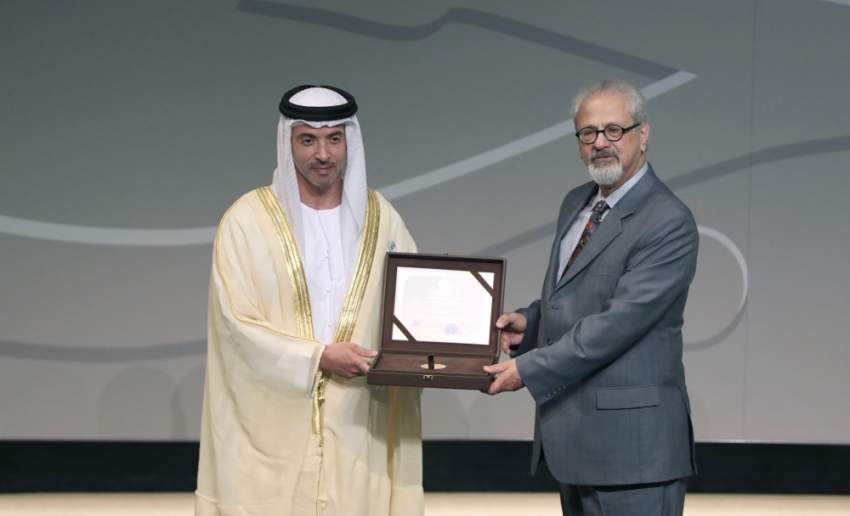 هزاع بن زايد يكرّم الفائزين بجائزة الشيخ زايد للكتاب