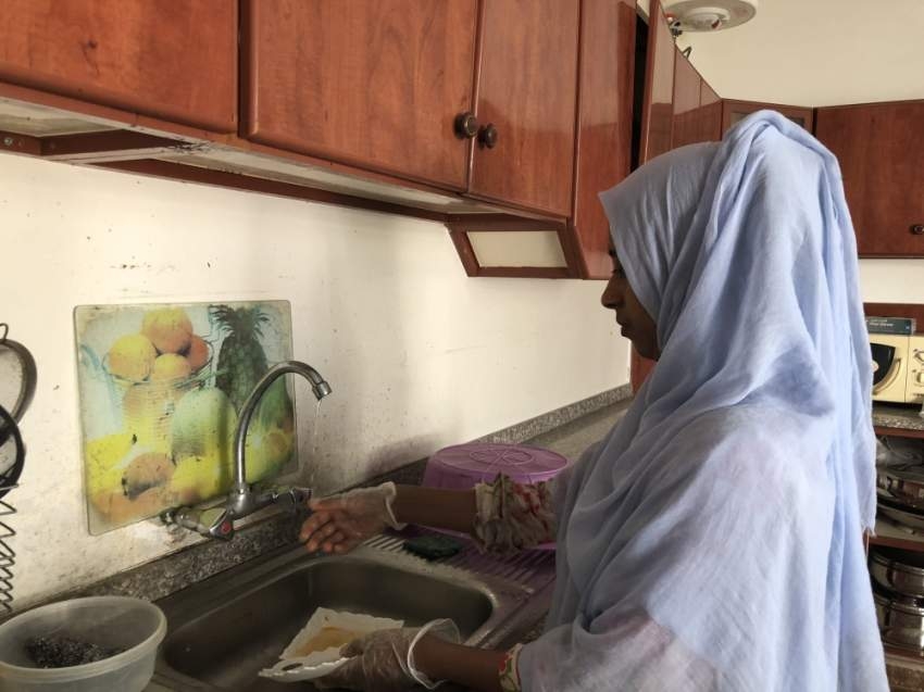 مطالبات بشهادة «حسن سلوك» لتوظيف العمالة المنزلية .. وخادمات: القسوة وراء أخطائنا