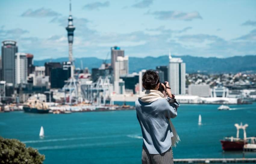 نيوزيلندا تعتزم فرض رسوم دخول على السائحين