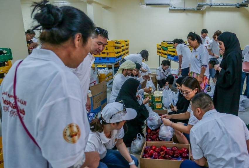«يستاهلون» توزع 330 ألف وجبة على عمال دبي