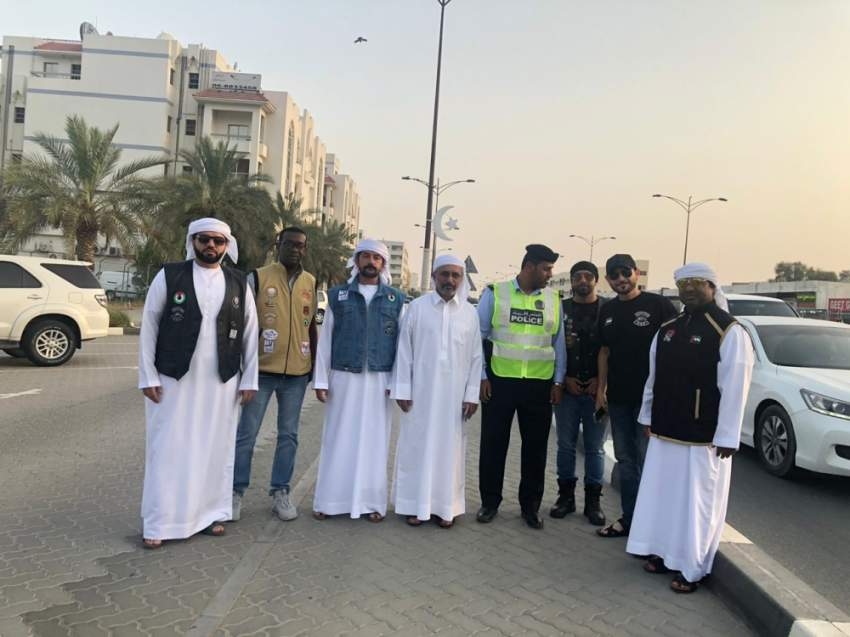 «صقور الإمارات» .. 30 دراجاً يجوبون الشوارع لنشر ثقافة التطوع