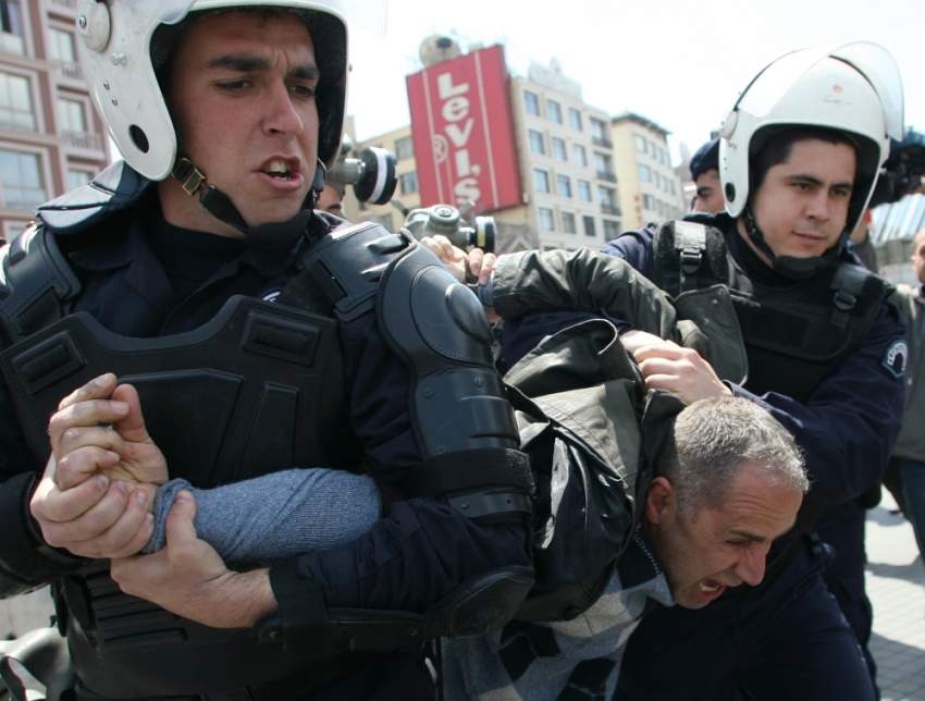 اعتقال 249 موظفاً في الخارجية التركية