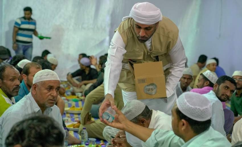 «خيرية الشارقة» توزع 510 آلاف وجبة إفطار