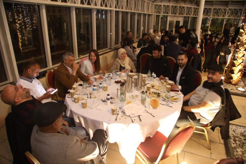 مبتعثون يشاركون سفارة الإمارات في لندن الإفطار