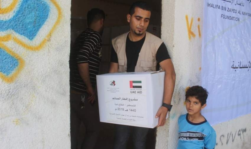 «مؤسسة خليفة» توزع طروداً غذائية على 24000 أسرة في غزة