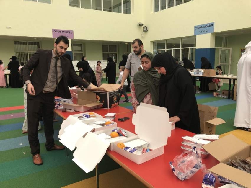 طلاب «الإمارات الوطنية» يدعمون الأسر المتعففة بـ 1300 وجبة