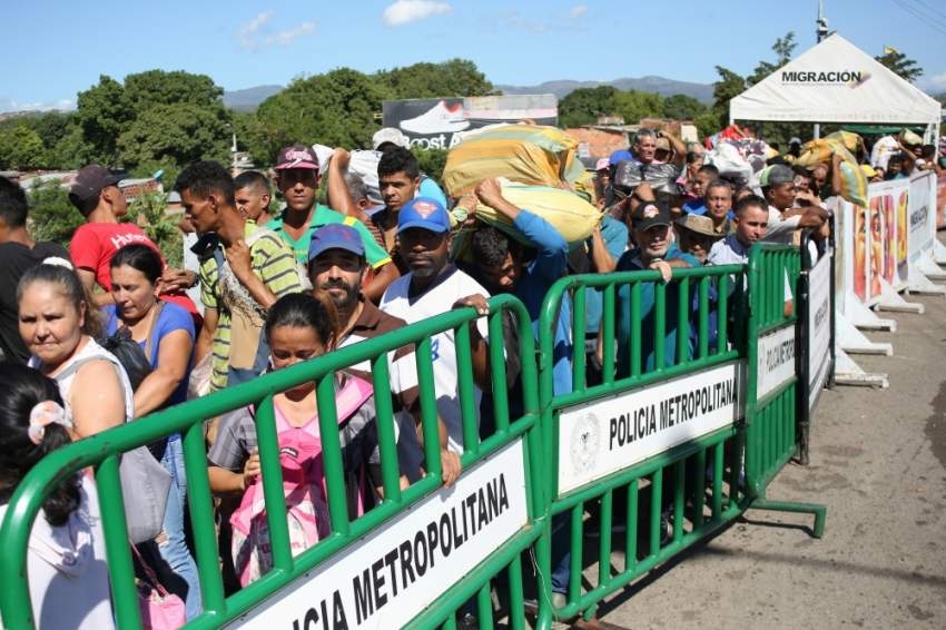 الفنزويليون يتدفقون على كولومبيا طلباً للغذاء