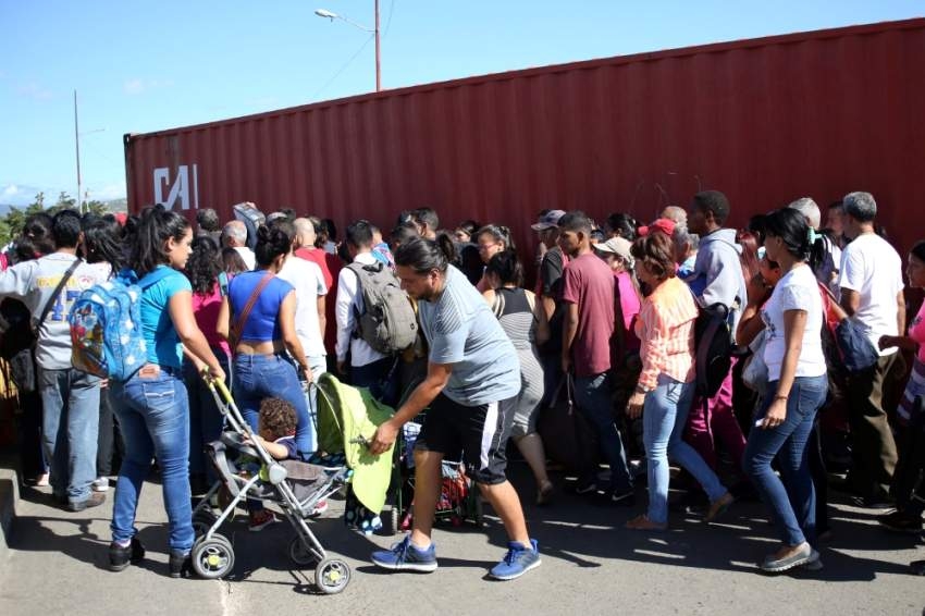 الفنزويليون يتدفقون على كولومبيا طلباً للغذاء
