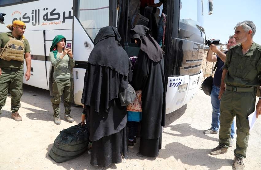 تسليم 14 طفلاً من «أيتام» داعش إلى فرنسا وهولندا