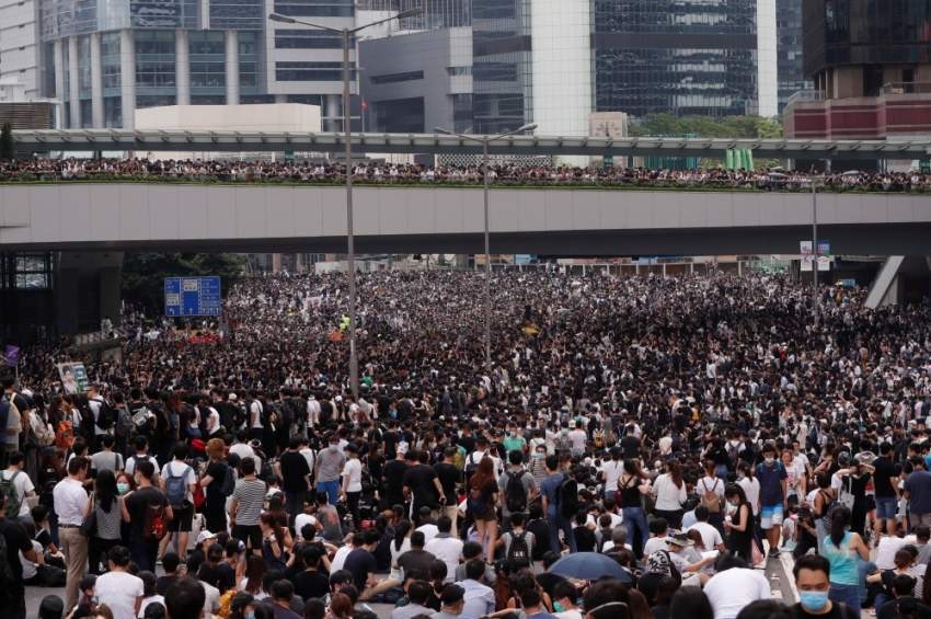 الآلاف يتظاهرون في هونغ كونغ ضد قانون يسمح بتسليم المطلوبين للصين