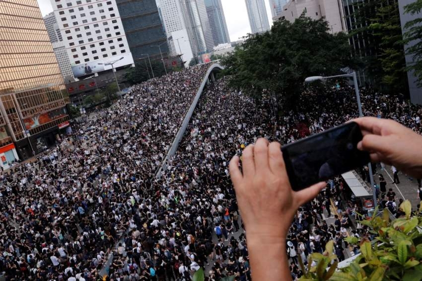 بعد الاحتجاجات.. هونغ كونغ تؤجل تطبيق قانون تسليم المطلوبين للصين