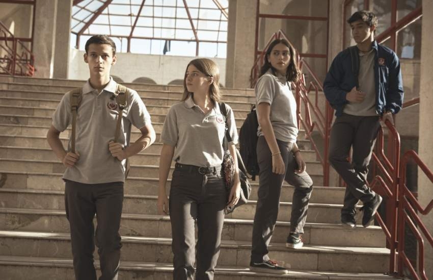 مخرج «جن»: المسلسل يجسّد واقع المراهقين في المدارس