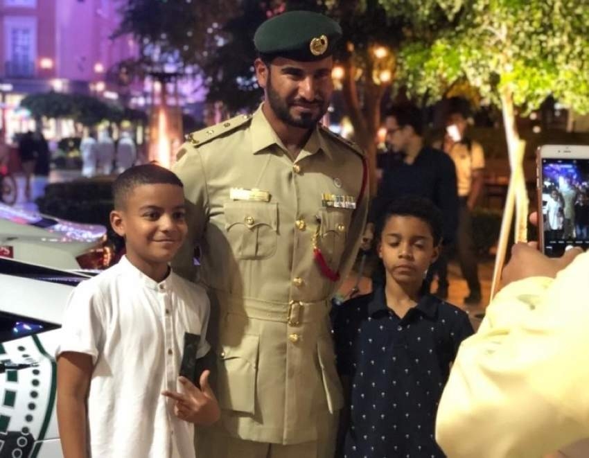 لماذا دورياتكم فارهة وأين أسلحتكم؟ أكثر أسئلة السياح تكراراً لشرطة دبي