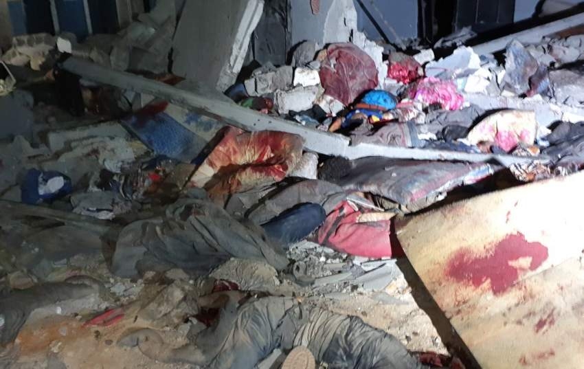عشرات القتلى والجرحى في قصف جوي على مركز لإيواء المهاجرين بطرابلس