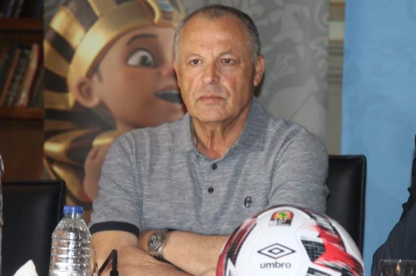 مصر: استقالة رئيس اتحاد كرة القدم وإقالة الجهاز الفني