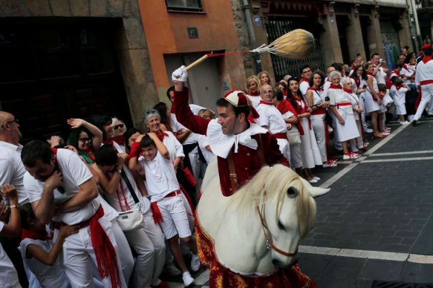مهرجان بامبلونا لمصارعة الثيران في إسبانيا