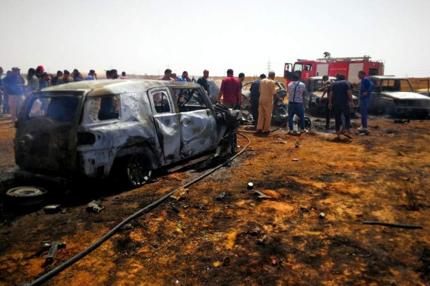 مقتل 3 وإصابة 26 في انفجار سيارة ملغومة في جنازة ببنغازي