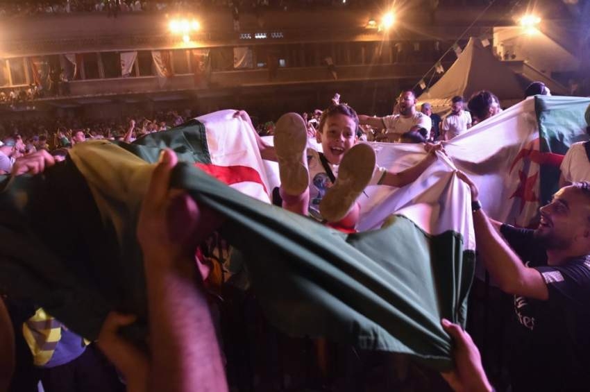 احتفالات الجمهور الجزائري بالتأهل لنهائي أمم أفريقيا