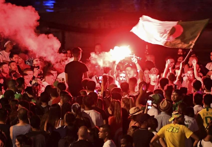 احتفالات الجمهور الجزائري بالتأهل لنهائي أمم أفريقيا