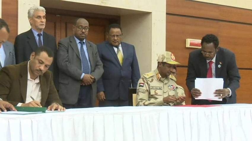 المجلس العسكري السوداني وقوى الحرية والتغيير يوقعان على «الاتفاق السياسي»