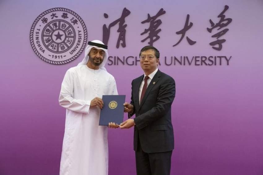 جامعة " تسينغهوا " الصينية تمنح محمد بن زايد شهادة "بروفيسور فخرية"