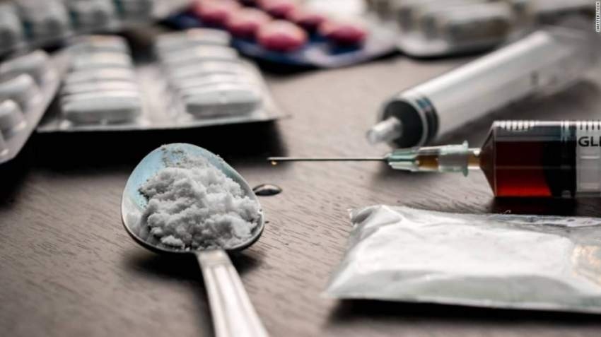 10 دوافع وراء إدمان الطلبة المخدرات والعقاقير الطبية