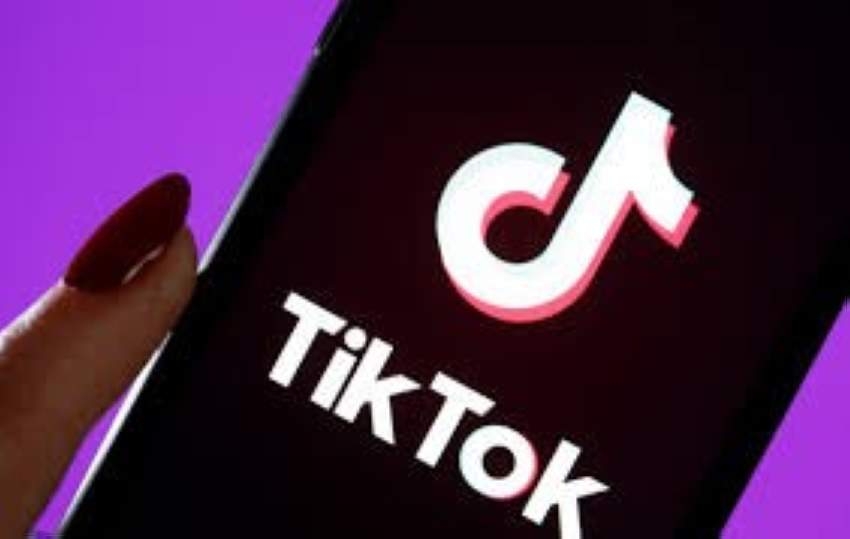 «TikTok» .. الخطر الكامن في هاتف أطفالك