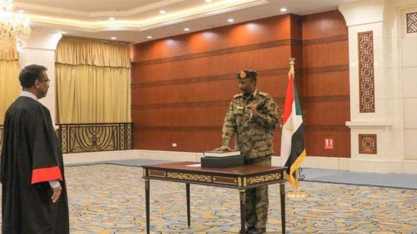 البرهان يؤدي اليمين رئيساً لمجلس السيادة في السودان
