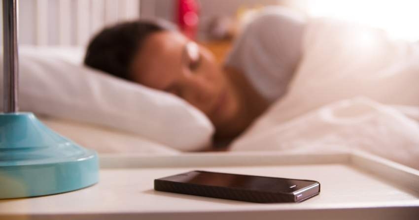 هل تسبب إشعاعات الهاتف الذكي مشاكل صحية؟
