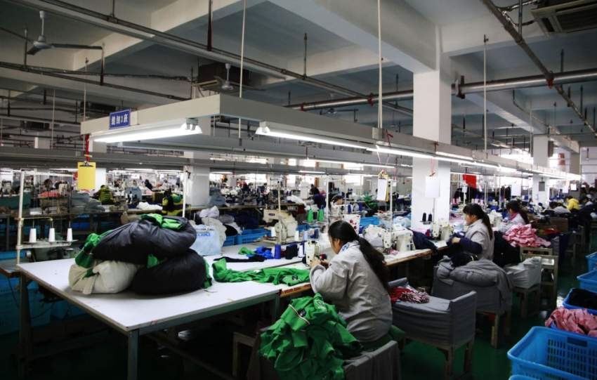 صناعة الملابس الصينية.. زيادة الإيرادات وتقلص الأرباح