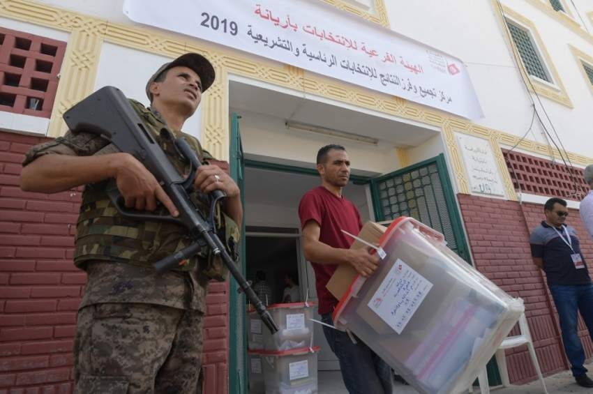 تونس تصوت وتنشر 70 ألف عنصر أمن لتأمين انتخابات الرئاسة