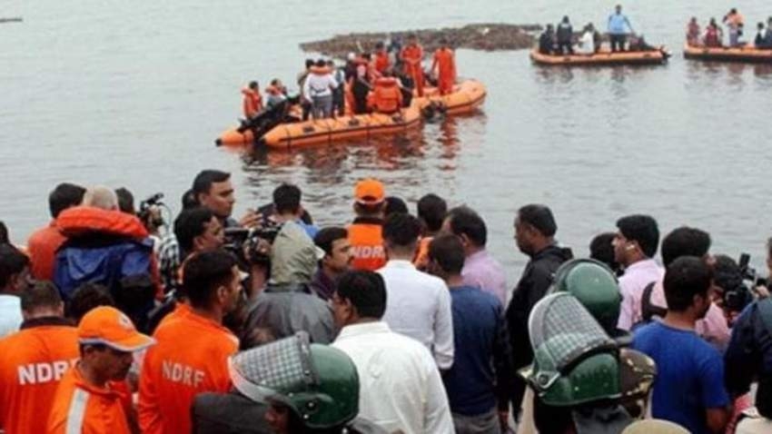 12 قتيلاً وعشرات المفقودين في غرق سفينة سياحية بالهند
