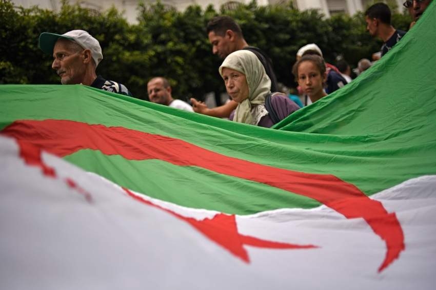 الرئيس الجزائري: إجراء الانتخابات الرئاسية في 12 ديسمبر