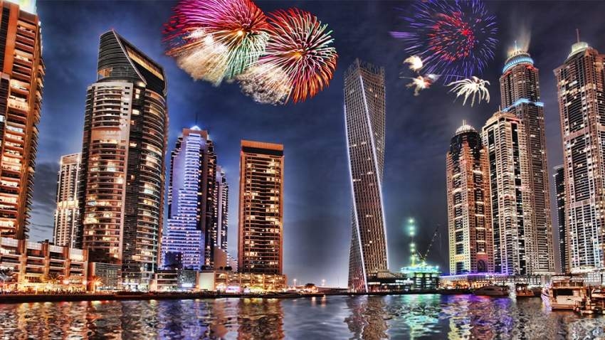 دبي تحتفي باليوم الوطني السعودي بفعاليات متنوعة وعروض الألعاب النارية