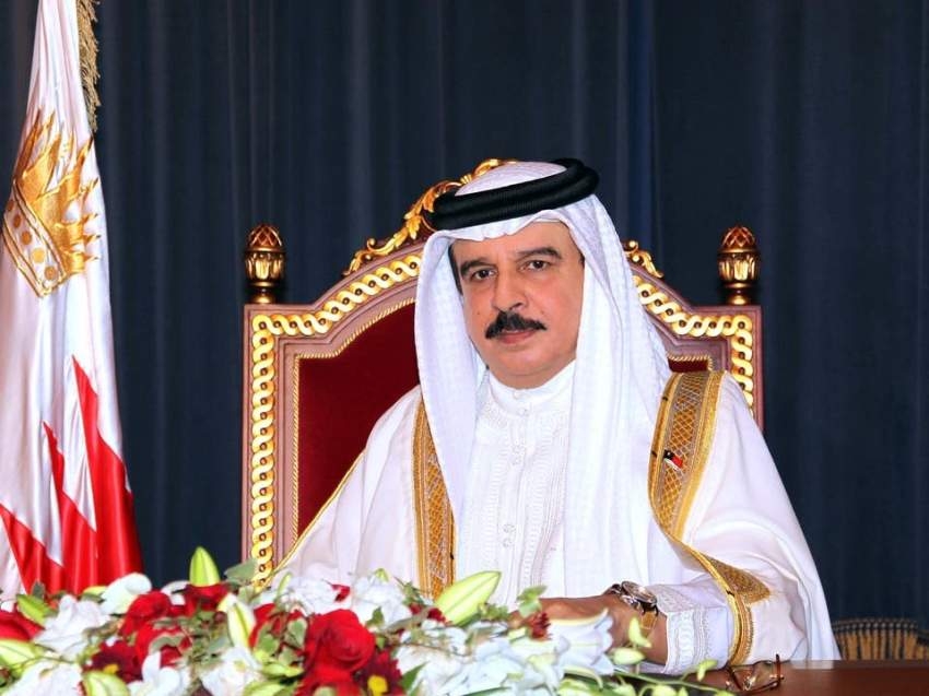 عاهل البحرين يدين الهجمات على معملي أرامكو