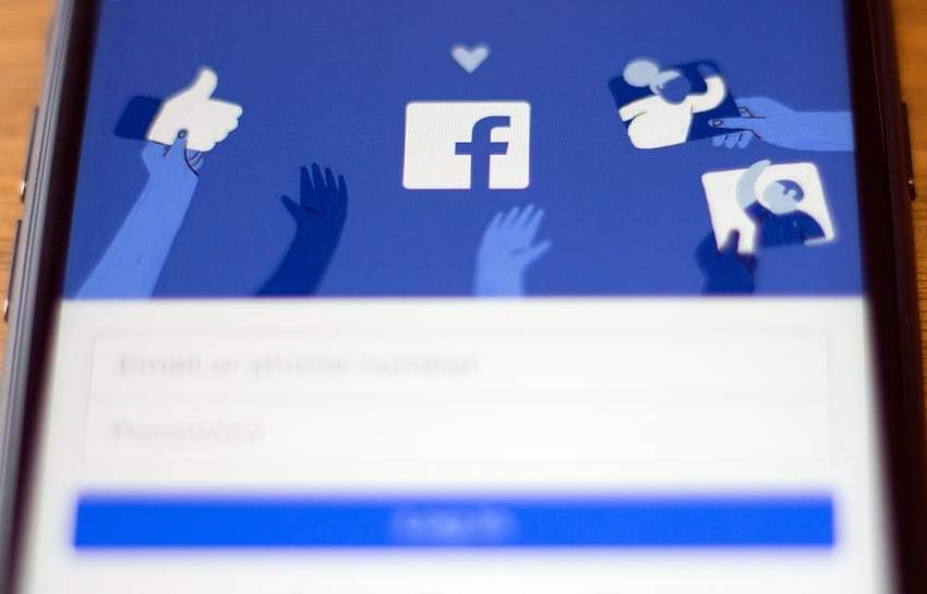 لـ «عدم تعاونها معه».. فيسبوك يحذف آلاف التطبيقات