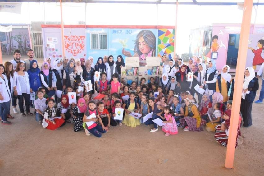 «كلمات» تهدي أطفال مخيم الزعتري 2000 كتاب