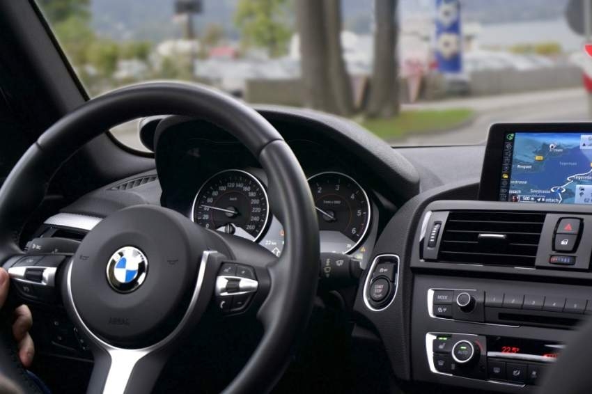 BMW تعتزم استدعاء 260 ألف سيارة لعيوب تزيد وقوع الحوادث