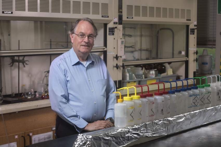 «بطاريات الليثيوم» تهدي 3 علماء جائزة نوبل للكيمياء