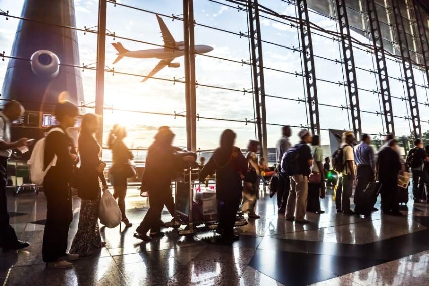 "إياتا": تسريع إجراءات المطارات أولوية للمسافرين