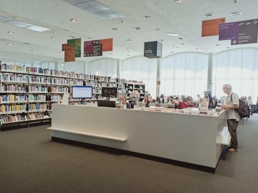 مكتبة برلين.. منارة ثقافية تتصدى للزحف الرقمي بـ 3.4 مليون عنوان