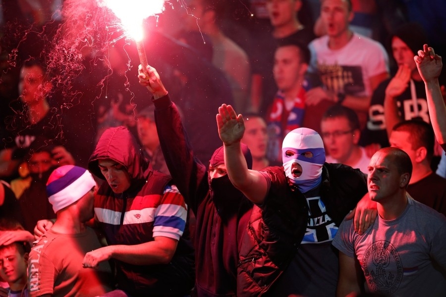 يويفا يعاقب المنتخب الصربي بسبب سلوك جماهيره