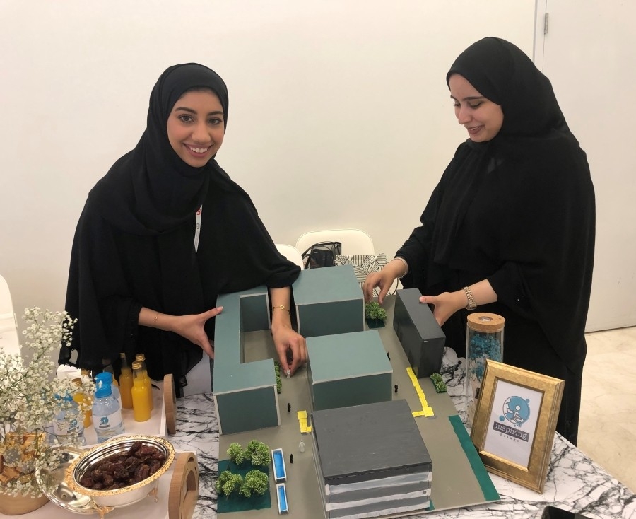 طالبات يبتكرن «طرقاً ذكية» لإرشاد المكفوفين في جامعة الإمارات