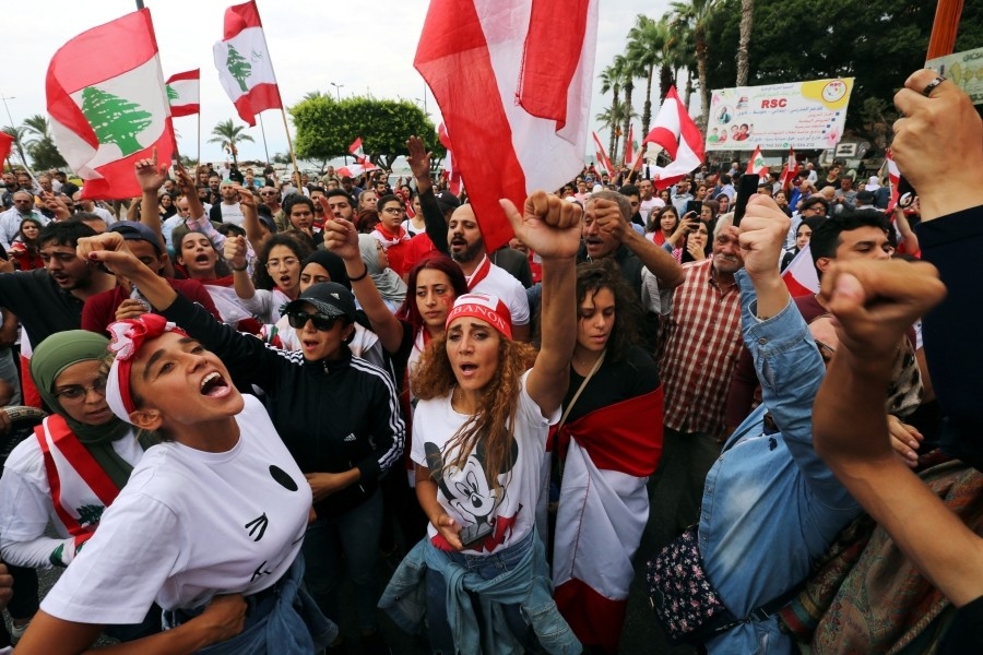 صور من مظاهرات لبنان